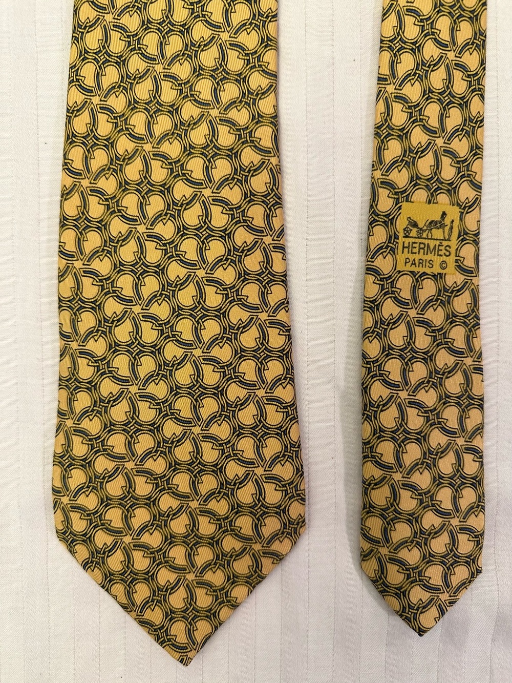 Hermès Gold Blue Horseshoe Equestrian Silk Tie Made in France